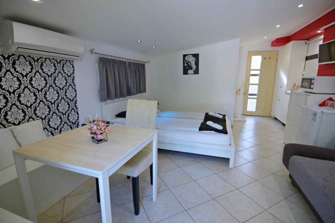 R.Gold Apartman Mako Luaran gambar