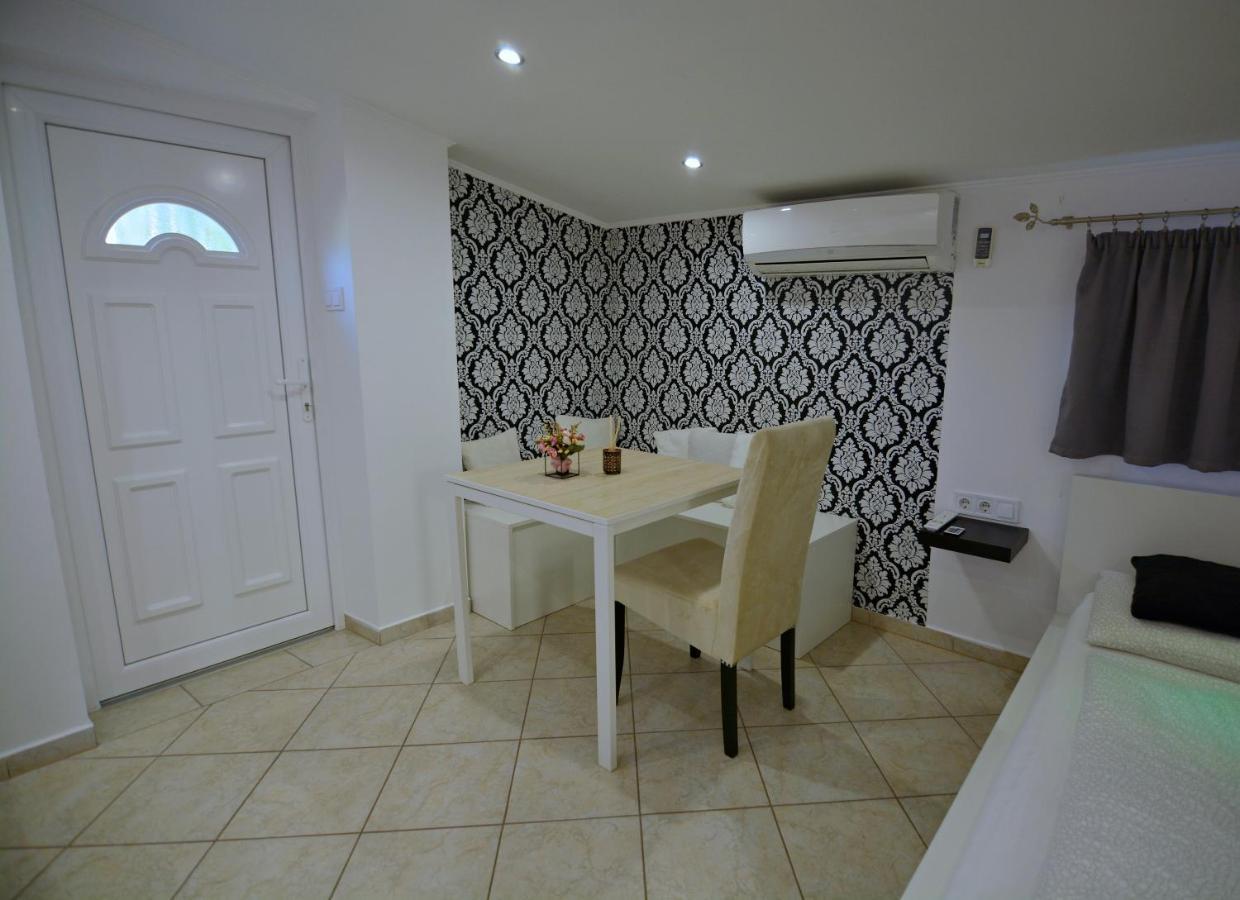R.Gold Apartman Mako Luaran gambar