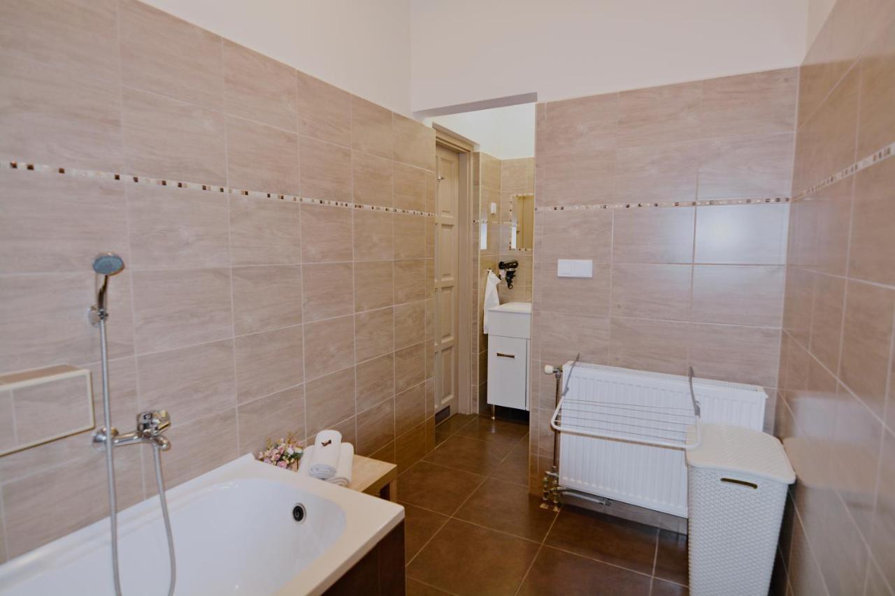 R.Gold Apartman Mako Luaran gambar